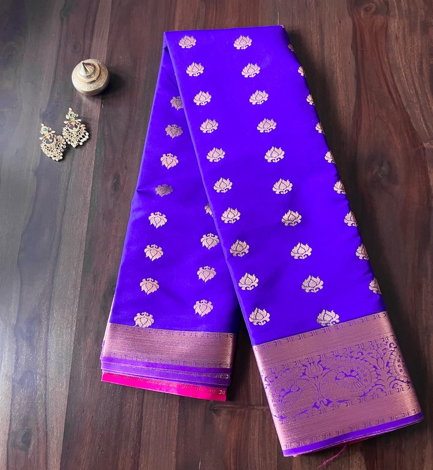 Manglagiri pattu big kanchi border plain saree – www.vannamayil.com